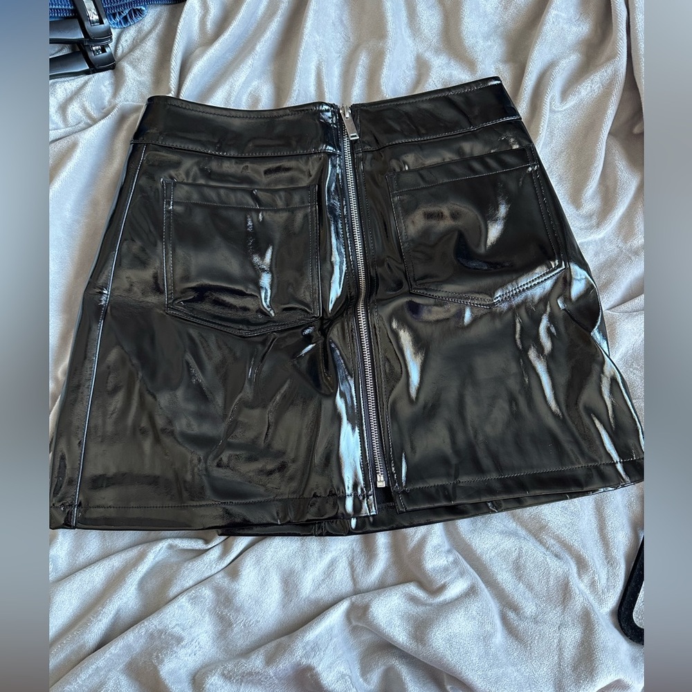 🖤 Tinseltown Black Patent Faux Leather Mini Skirt Zip Front Size M NWT